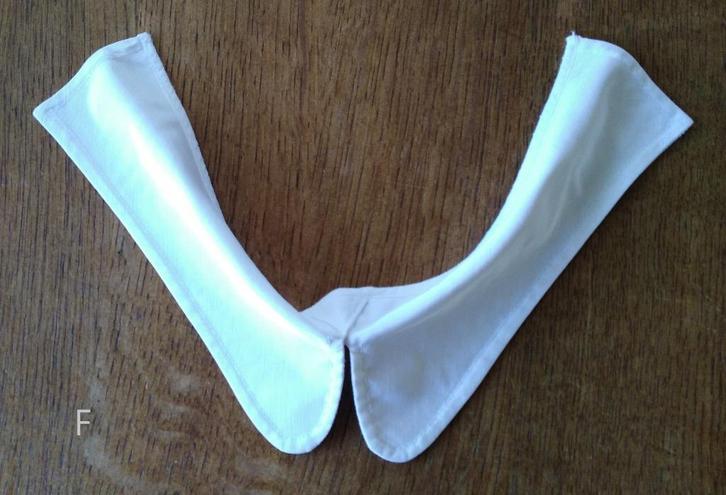 Kraagjes vlekvrij katoen - in heel goede staat €3 per stuk, Hobby en Vrije tijd, Naaien en Fournituren, Gebruikt, Knoop of Knopen