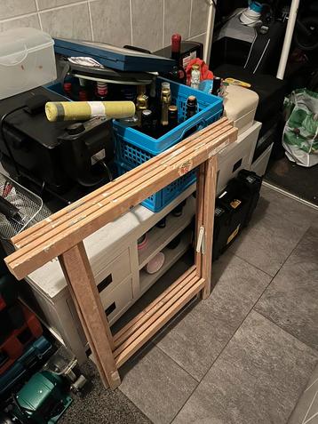 2x houten bokjes beschikbaar voor biedingen