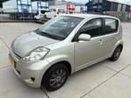 Daihatsu Sirion 2 1.3-16V Automaat Airco van Opa uit 1939, Gebruikt, Huisgarantie, 4 cilinders, Met garantie (alle)
