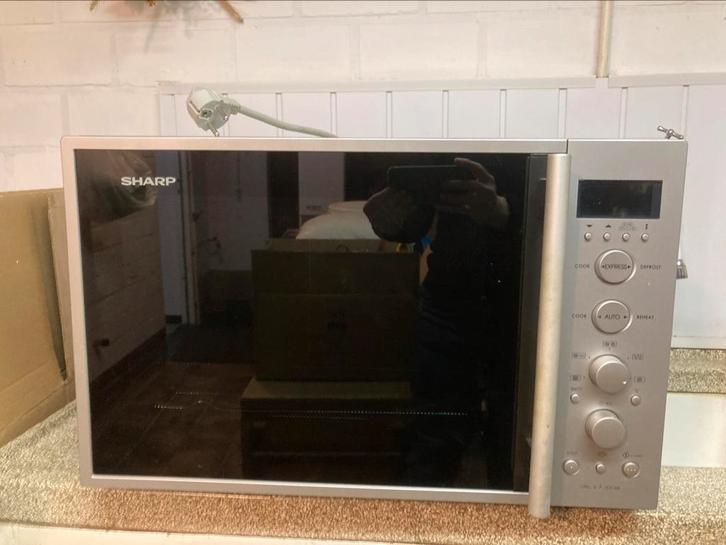 Combimagnetron Sharp, Witgoed en Apparatuur, Magnetrons, Zo goed als nieuw, Vrijstaand, Combimagnetron, 45 tot 60 cm, Hete lucht