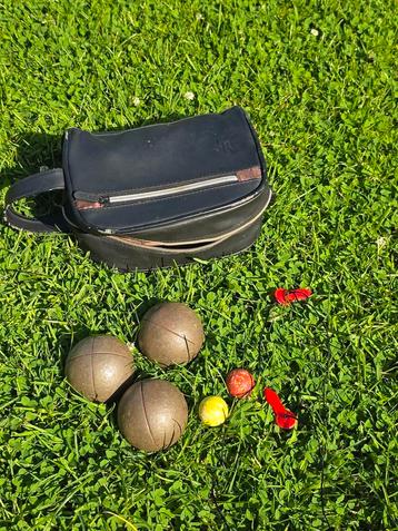 Vintage AXE pétanque set in tas met attributen €15 beschikbaar voor biedingen