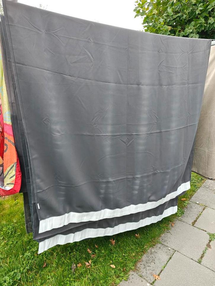 4 zware verduisteringsgordijnen donkergrijs, Huis en Inrichting, Stoffering | Gordijnen en Lamellen, Zo goed als nieuw, 200 cm of meer
