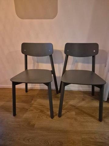 2 leuke stapelbare stoelen! beschikbaar voor biedingen