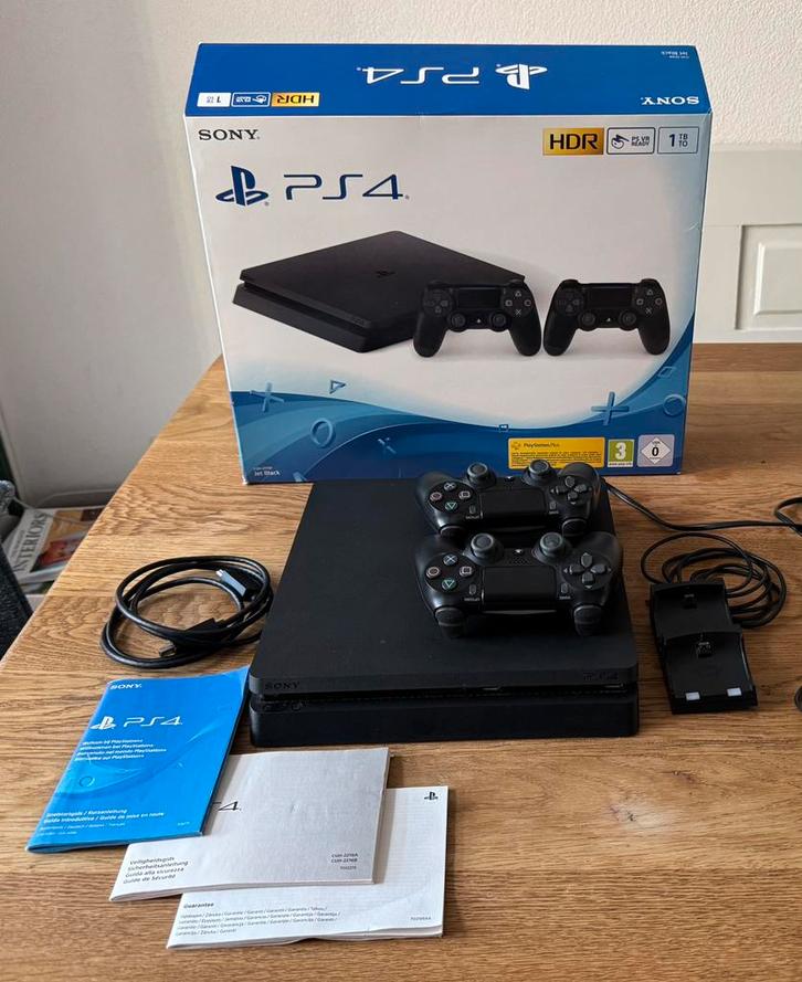 PlayStation 4 / 1TB in zeer goede staat, Spelcomputers en Games, Spelcomputers | Sony PlayStation 4, Zo goed als nieuw, Original