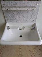 Antieke The Utilus wastafel met twee kranen, Doe-het-zelf en Verbouw, Sanitair, Ophalen, Gebruikt, Wastafel