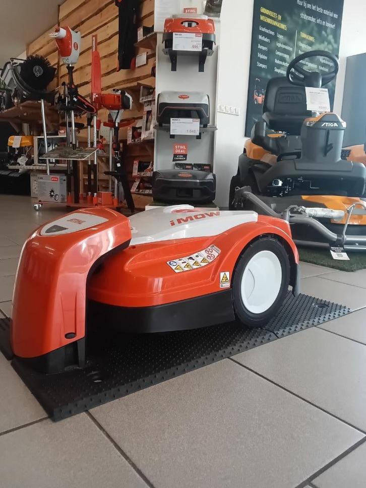 Stihl RMI 422 robotmaaier z.g.a.n. incl. garantie!, Tuin en Terras, Robotmaaiers, Zo goed als nieuw, 20 tot 25 cm, Met regensensor