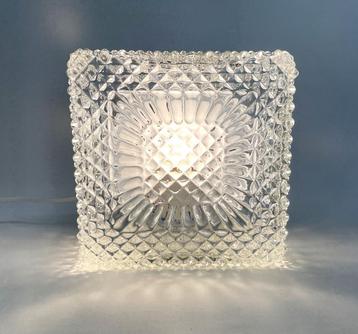 Vierkante plafonnière gemaakt van gegoten glas beschikbaar voor biedingen