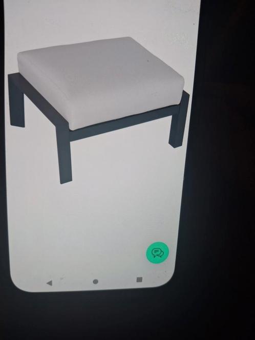 Een nieuw voetenbankje met kussen, Tuin en Terras, Tuinmeubel-accessoires, Nieuw, Ophalen