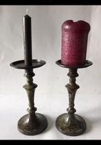 2 Identieke kaarsenkandelaars, van ijzer / metaal ong. 22 cm, Ophalen of Verzenden