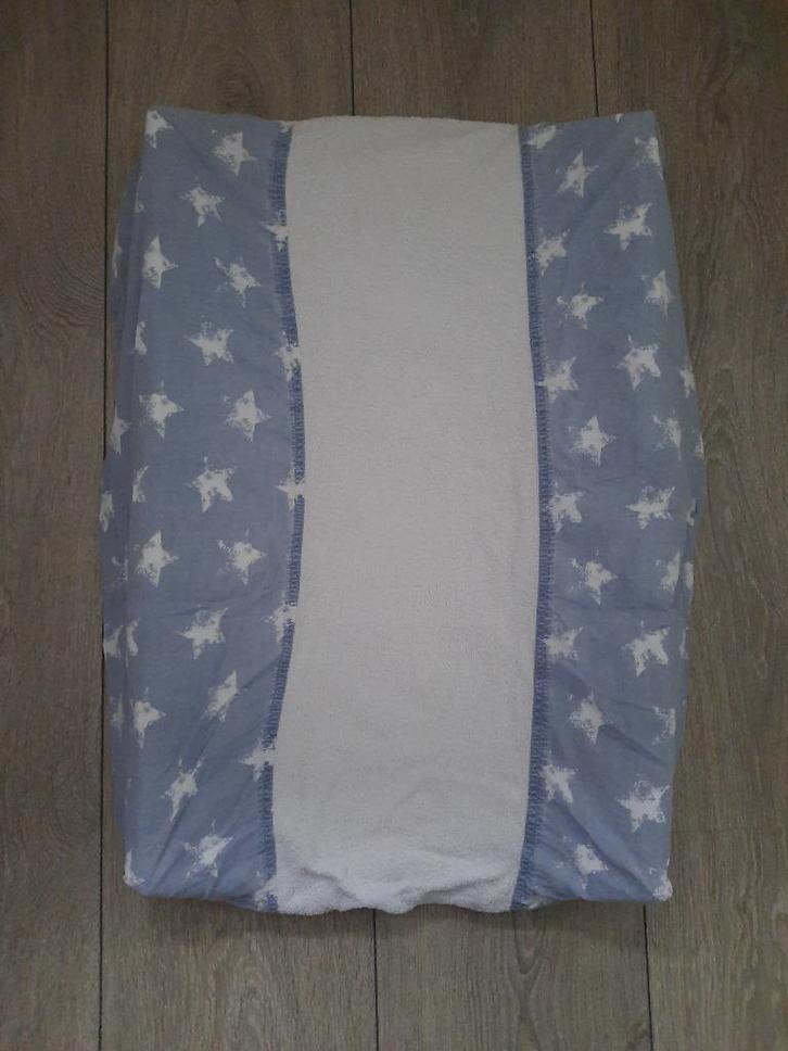 Blauw/wit sterren + wit badstof aankleedhoes - Briljant baby, Kinderen en Baby's, Badjes en Verzorging, Gebruikt, Aankleedkussen