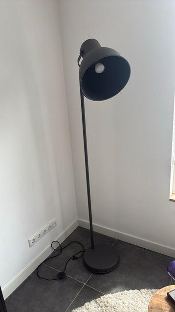 Mooie industriële lamp stalamp beschikbaar voor biedingen