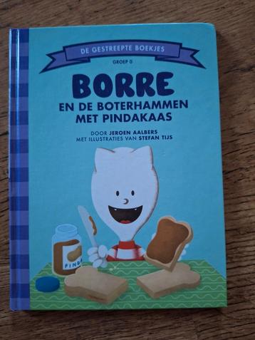 Borre en de boterhammen met pindakaas beschikbaar voor biedingen