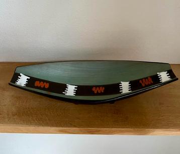 Vintage schaal langwerpig beschikbaar voor biedingen