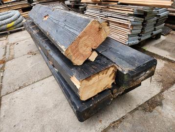 59 - Geteerde houten bielzen, tuin, pad beschikbaar voor biedingen