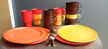 Vintage Retro melanine kampeer vakantie 16 delig servies beschikbaar voor biedingen