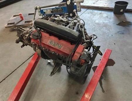 BMW 318 motor met 5 bak, Auto-onderdelen, Motor en Toebehoren, BMW, Gebruikt, Ophalen of Verzenden