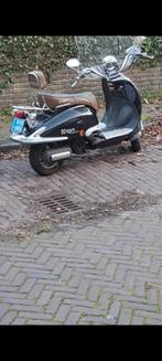 AGM Retro Extra scooter, Fietsen en Brommers, Snorfietsen en Snorscooters, Ophalen of Verzenden, Gebruikt, Benzine