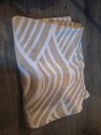 Beige deken zacht, Huis en Inrichting, Woonaccessoires | Plaids en Woondekens, Ophalen of Verzenden, Gebruikt