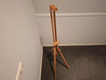 Houten schildersezel beschikbaar voor biedingen
