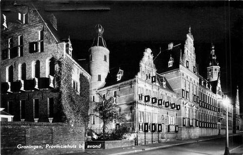 (300-071-053) Groningen Provinciehuis bij avond, Verzamelen, Ansichtkaarten | Nederland, Groningen, Verzenden