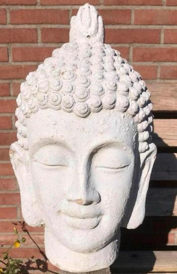 Boeddha tuinbeeld beschikbaar voor biedingen