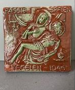 Passiespelen Tegelen Tegel 1946, Antiek en Kunst, Antiek | Wandborden en Tegels, Ophalen of Verzenden