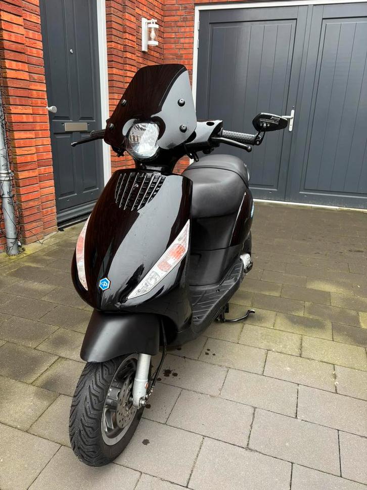 Piaggio zip 2010, Fietsen en Brommers, Scooters | Piaggio, Gebruikt, Zip, Benzine, Ophalen