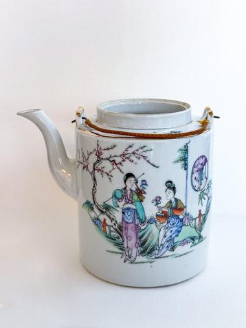 Antique Chinese Tea Pot/Antieke Chinese theepot beschikbaar voor biedingen