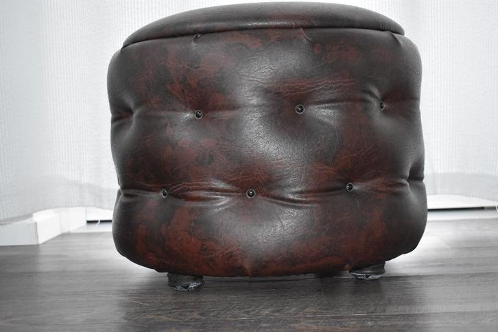 poef naaipoef op pootjes bruin retro vintage, Huis en Inrichting, Banken | Voetenbanken en Poefen, Gebruikt, Minder dan 50 cm