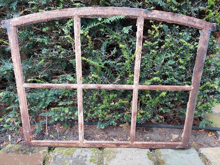 Een mooie set van 4 identieke oude gietijzeren stalramen, Doe-het-zelf en Verbouw, Glas en Ramen, Gebruikt, Minder dan 80 cm, Minder dan 80 cm