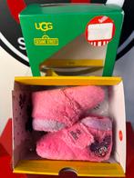 UGG X ABBY BIXBEE Roze Slofjes 6-12m, Ophalen of Verzenden, Zo goed als nieuw, Meisje, Slofjes
