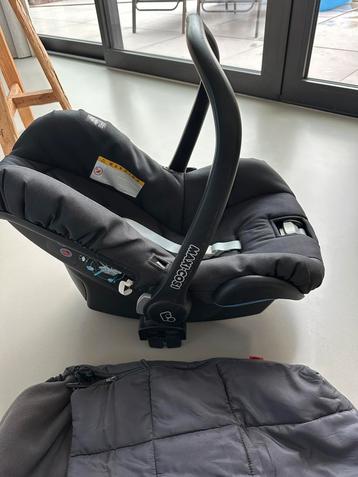 Maxi Cosy Autostoeltje & voetenzak beschikbaar voor biedingen
