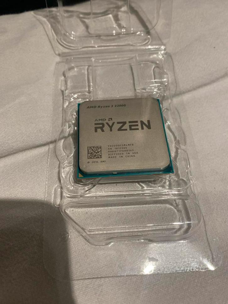 AMD Ryzen 3 2200G CPU + AMD Koeler, Computers en Software, Processors, Gebruikt, 4-core, 3 tot 4 Ghz, Ophalen of Verzenden