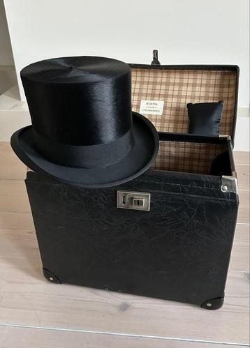 Bokma Leeuwarden vilten hoge hoed incl koffer beschikbaar voor biedingen