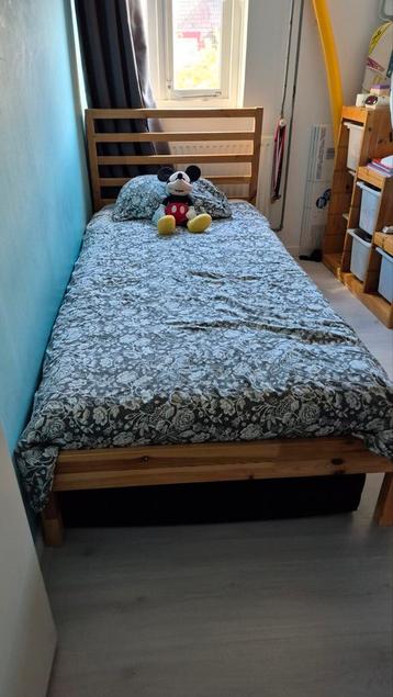 Eenpersoonsbed 90x200 cm met lattenbodem beschikbaar voor biedingen