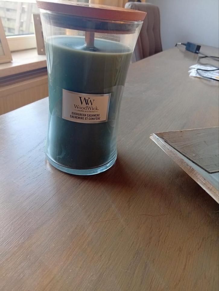 Woodwick Evergreen Kaars - 610 gram - Nieuw, Huis en Inrichting, Woonaccessoires | Kandelaars en Kaarsen, Nieuw, Kaars, Groen