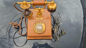 Vintage telefoon  beschikbaar voor biedingen