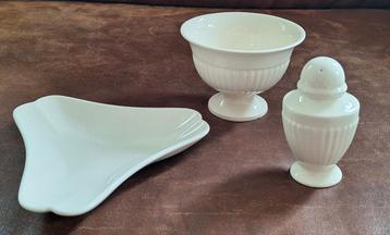 Wedgwood  Zoutpotje en schaaltje op voet beschikbaar voor biedingen