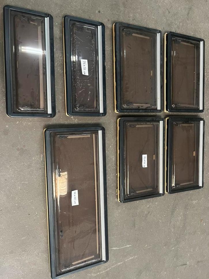 Dometic camper ramen ( s4 model jaren 90), Caravans en Kamperen, Camper-accessoires, Zo goed als nieuw, Ophalen of Verzenden