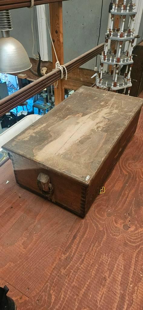 Oude Houten Kist met Slot & Sleutel, Antiek en Kunst, Antiek | Meubels | Kasten, Ophalen