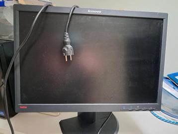 Beeldscherm 22 inch, toetsenbord, speakers, headsets, kabels beschikbaar voor biedingen