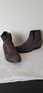 Grijze suede enkellaarsjes Bitter maat 41, Kleding | Dames, Ophalen of Verzenden, Zo goed als nieuw, Bitter, Grijs