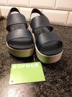 Crocs Brooklyn. Wedge Maat 36/37, Kleding | Dames, Schoenen, Ophalen of Verzenden, Zo goed als nieuw, Blauw, Instappers