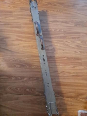 Meetlat landmeter  beschikbaar voor biedingen