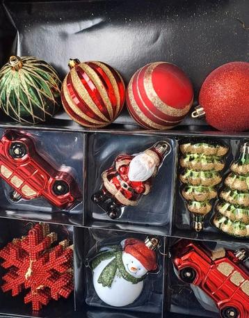 Kerstballen,in pakket 25 stuks,met zilverkleurige piek beschikbaar voor biedingen