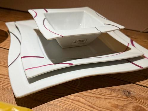 Nieuw compleet set servies - te koop, Computers en Software, Laptopstandaarden, Nieuw, Ophalen