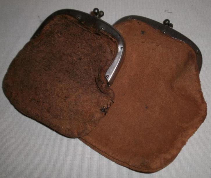 2 Oude lederen beursjes, Sieraden, Tassen en Uiterlijk, Portemonnees, Gebruikt, Overige merken, Bruin, Leer, Ophalen of Verzenden