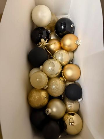 Diverse kerstballen , dlingers, rngektjes etc beschikbaar voor biedingen