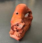Houten Netsuke van een tijger op een rots, Verzamelen, Ophalen of Verzenden, Nieuw, Wild dier, Beeldje of Figuurtje