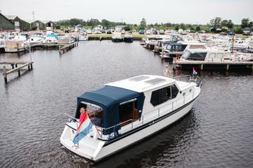 Vaarvakantie in Friesland met luxe motorboot beschikbaar voor biedingen
